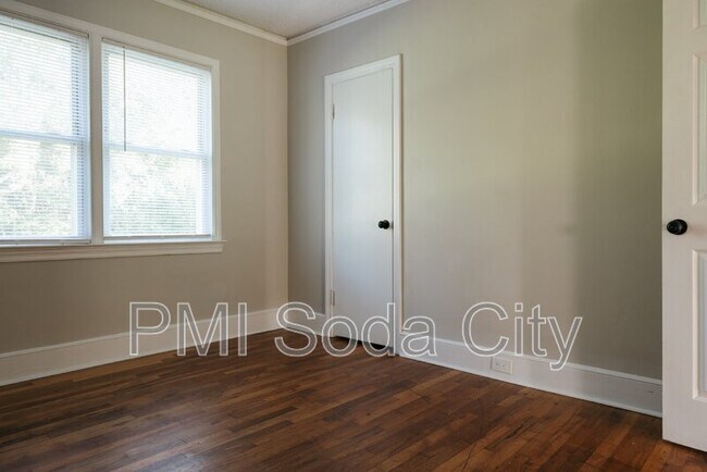 Building Photo - 5313 Randall Ave