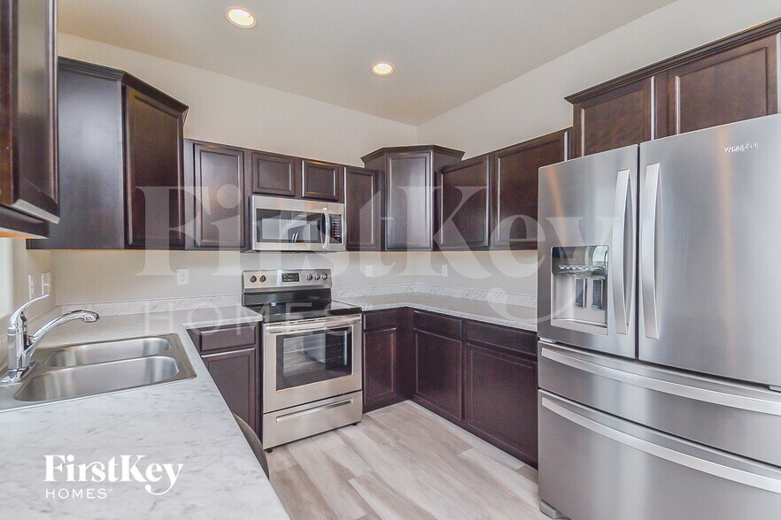 Building Photo - 11663 Ducal Point