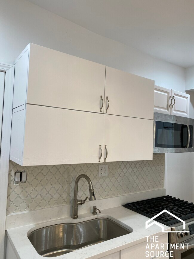 Building Photo - 1228 N Cleaver St