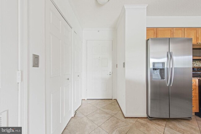 Building Photo - 3101 N Hampton Dr