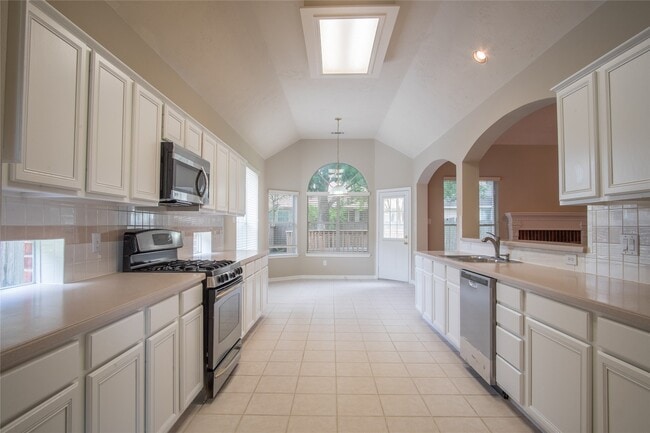 Building Photo - 3710 Heritage Colony Dr