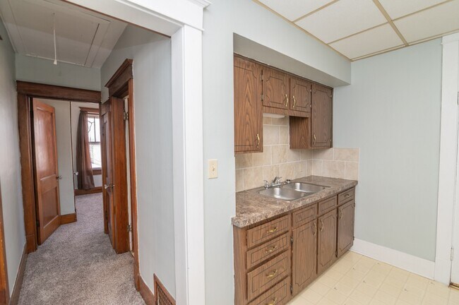 Building Photo - 306 Brooks St