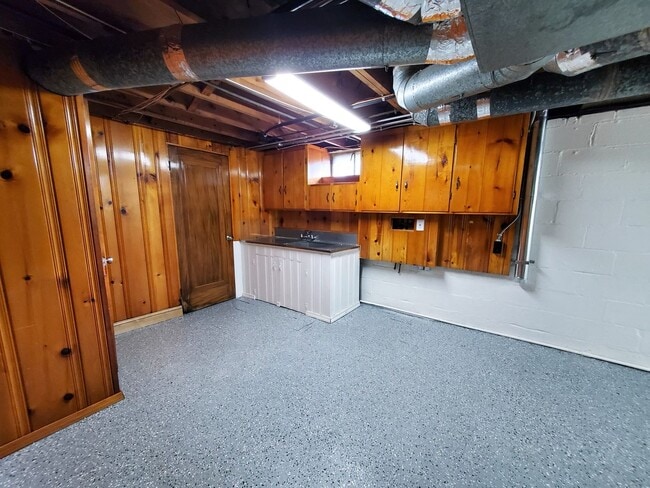 Building Photo - 3 Bed - 2 Full Bath Cape Cod for Rent!