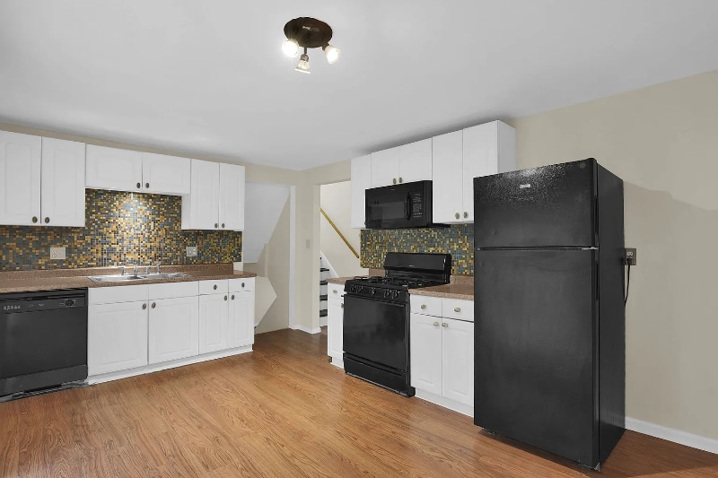 Building Photo - 2464 Queenswood Dr