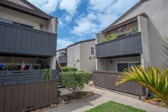 Building Photo - 1 Bedroom 1 Bathroom Townhouse Available For Rent In Mission Valley!