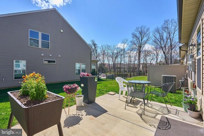Building Photo - 15563 Blue Lotus Ln