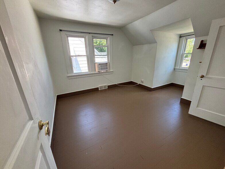 Building Photo - 517 Columbia Ave