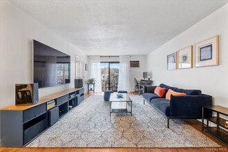 Building Photo - 555 Central Park Ave