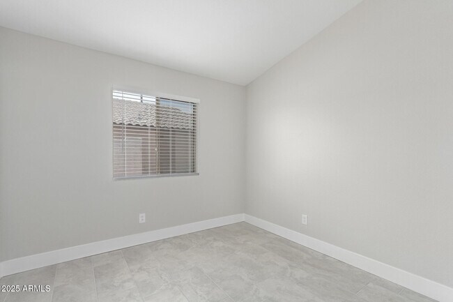 Building Photo - 16455 N 137th Dr
