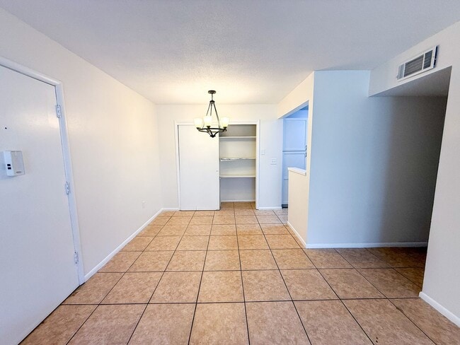 Building Photo - 1700 SW 16th Ct