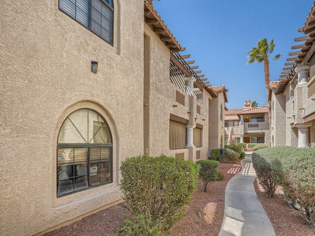 Building Photo - 1411 Santa Margarita St