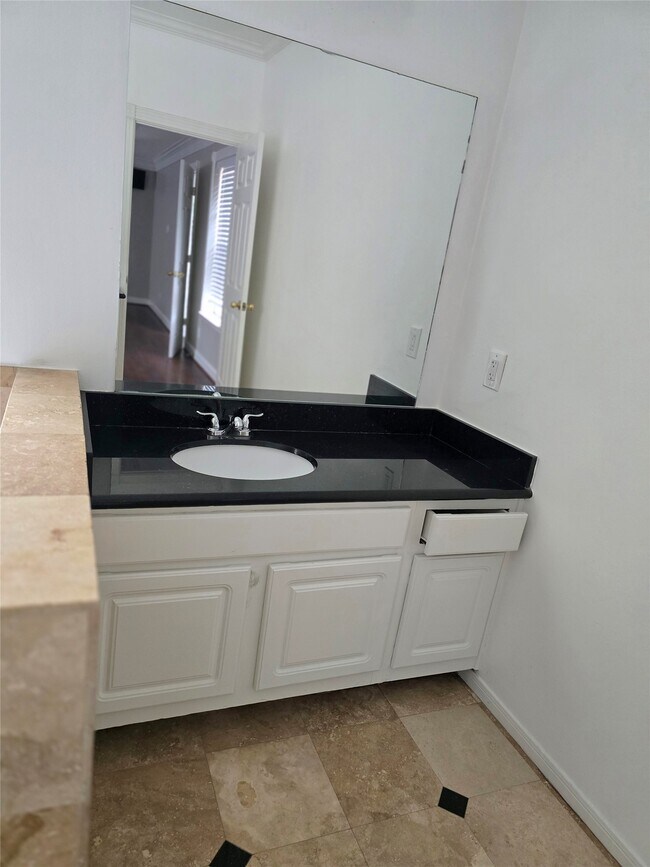 Building Photo - 12018 McKinney Falls Ln