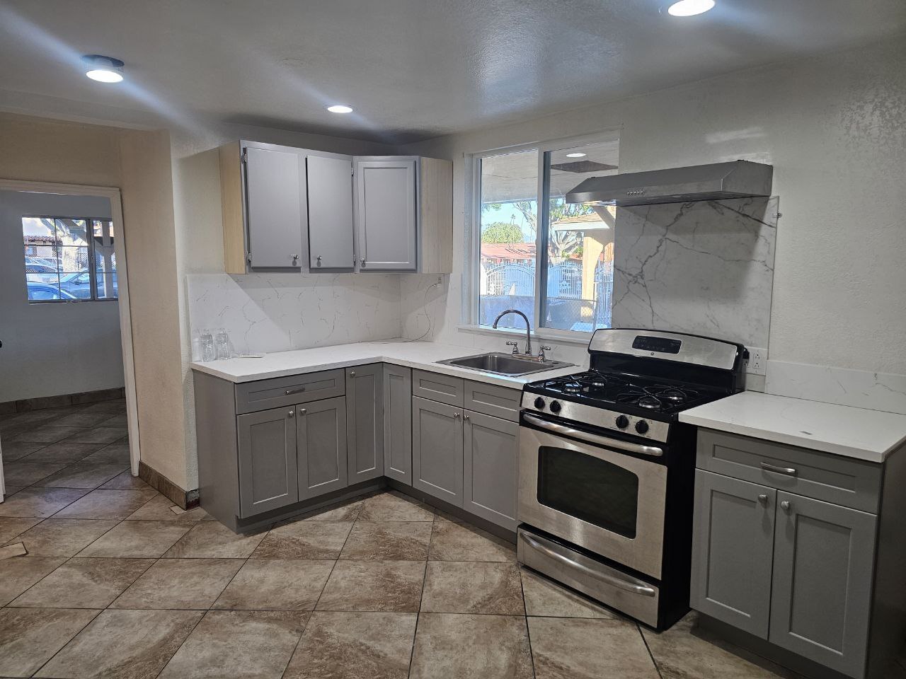 Building Photo - 1042 Hollister St