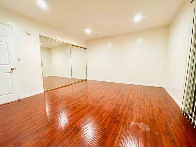 Building Photo - Charming Cul-de-Sac Home for Lease in Cerr...