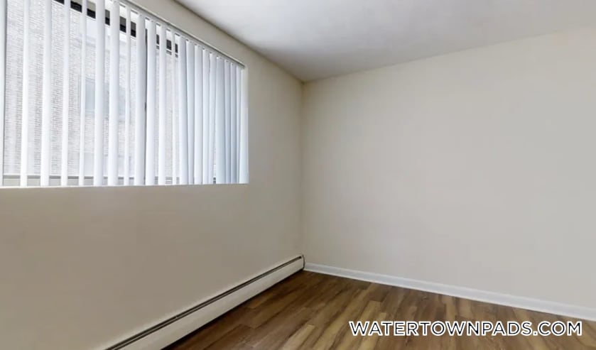 Building Photo - 24 Whites Ave