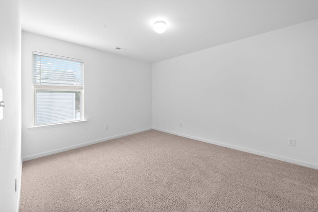 Building Photo - Spacious 4-Bedroom Rental in Desirable Arl...