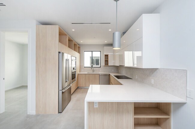 Building Photo - 3264 Bird Ave