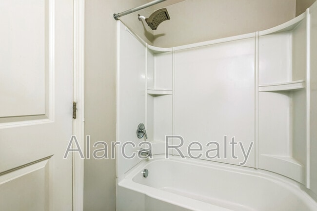 Building Photo - 861 Plaza Walk Dr