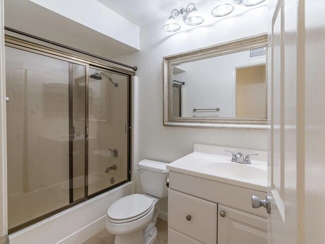 Building Photo - Beautiful 4 bed 2 bath house in Agoura Hills