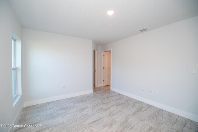 Building Photo - 1241 Platt Ave SW