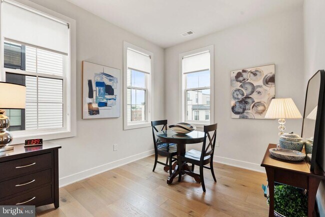 Building Photo - 43443 Croson Ln