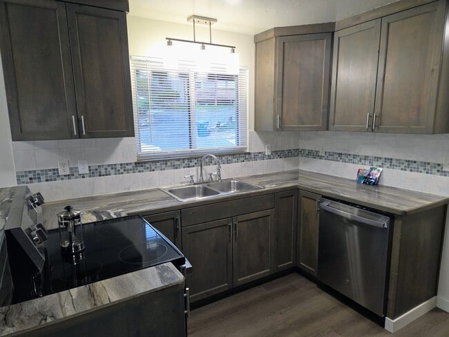 Building Photo - 2118 S Roosevelt St