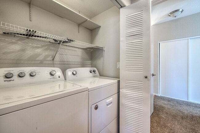 Building Photo - Gated 2 Bedroom 2 Bath Condo on the Second...