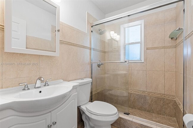 Building Photo - 911 E 32nd St