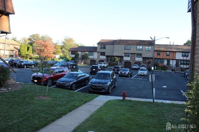 Building Photo - 707 Merrywood Dr