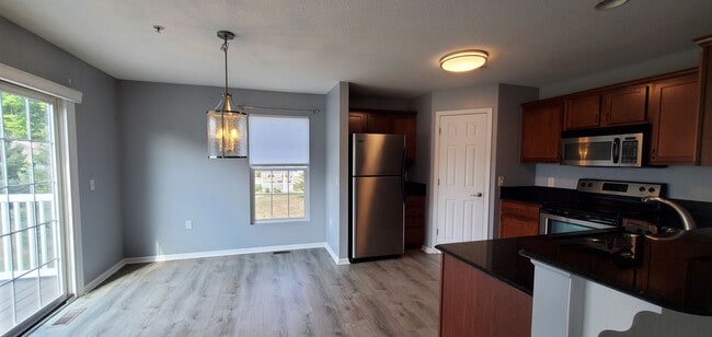 Building Photo - 3231 Wexford Dr