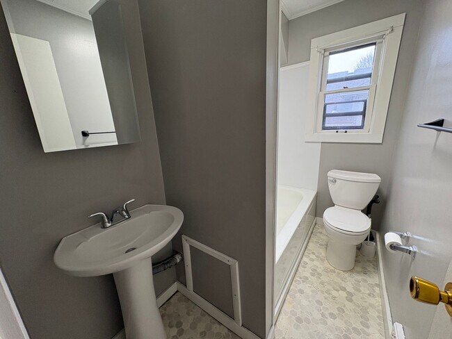 Building Photo - Move-In Ready 3BR Single-Family Home Near Goodyear Heights Metro Park