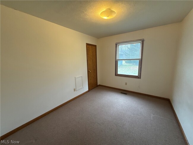 Building Photo - 4044 Mogadore Rd