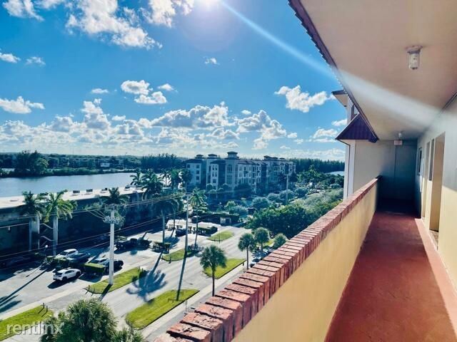 Building Photo - 3 br, 2 bath House - 1101 Crystal Lake Dr ...