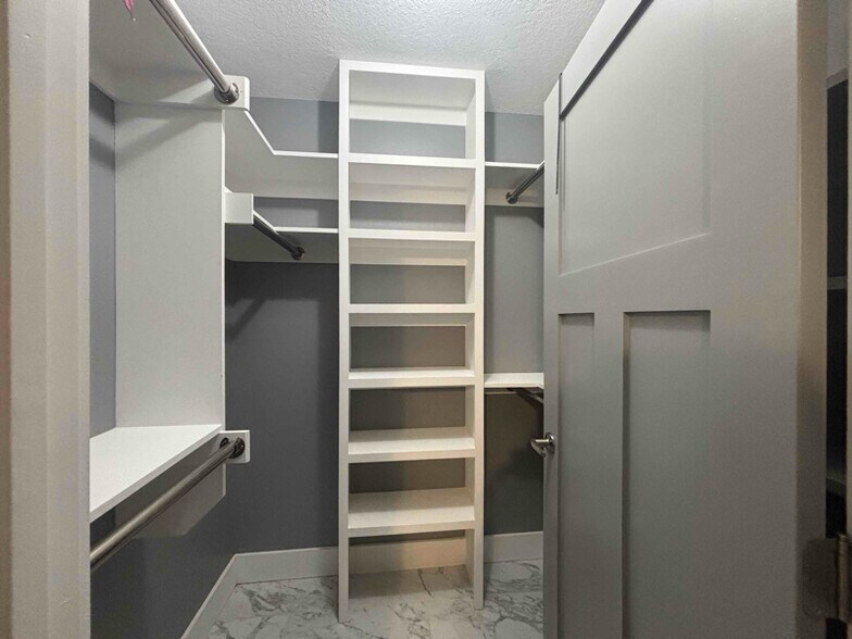 Building Photo - 1815 S K St