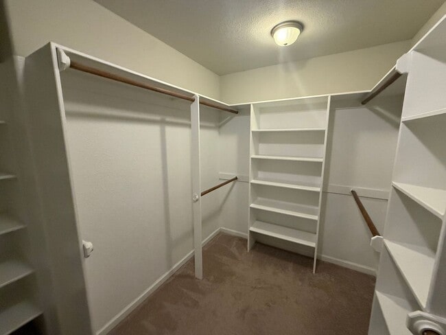 Building Photo - Stunning Move-In Ready 4BR Corner Home "ASK ABOUT OUR ZERO DEPOSIT"