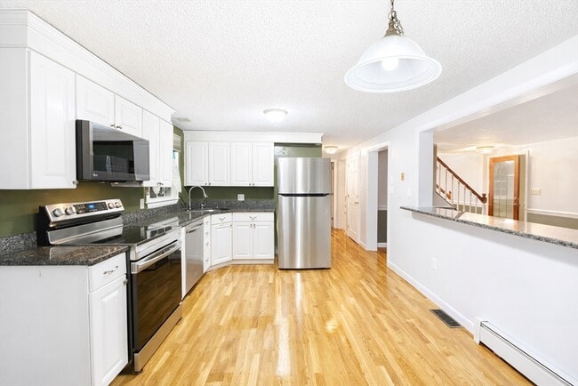 Building Photo - 163 Mills Ave