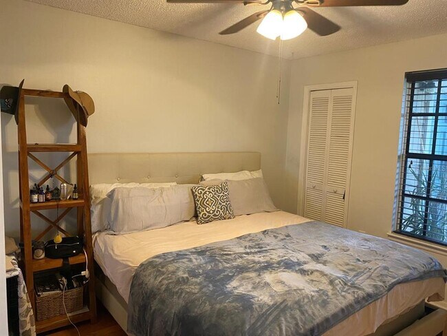 Building Photo - 1000 W Horatio St