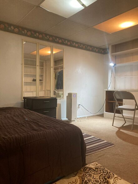 Bdrm fits, futon, twin full or queen bed - 764 Lenore Ln