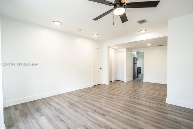 Building Photo - 725 81st St