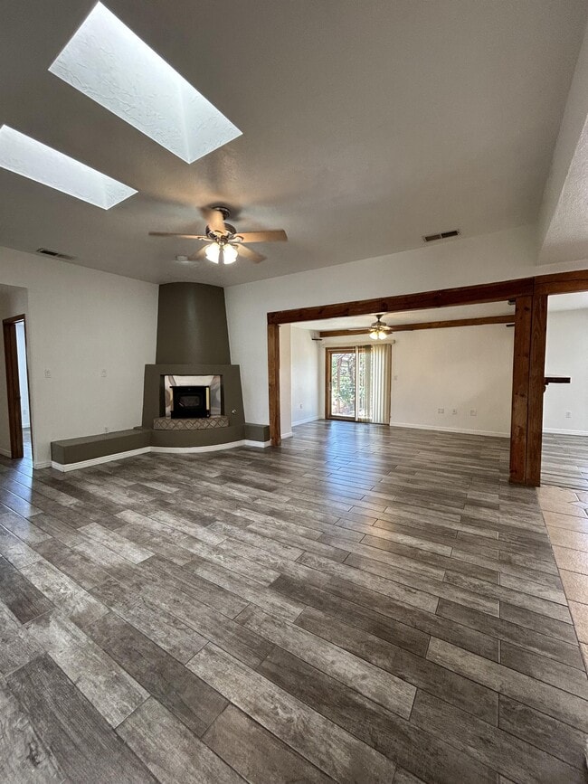 Building Photo - 6101 Equestrian Dr NW