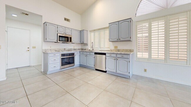 Building Photo - 9814 W Menadota Dr