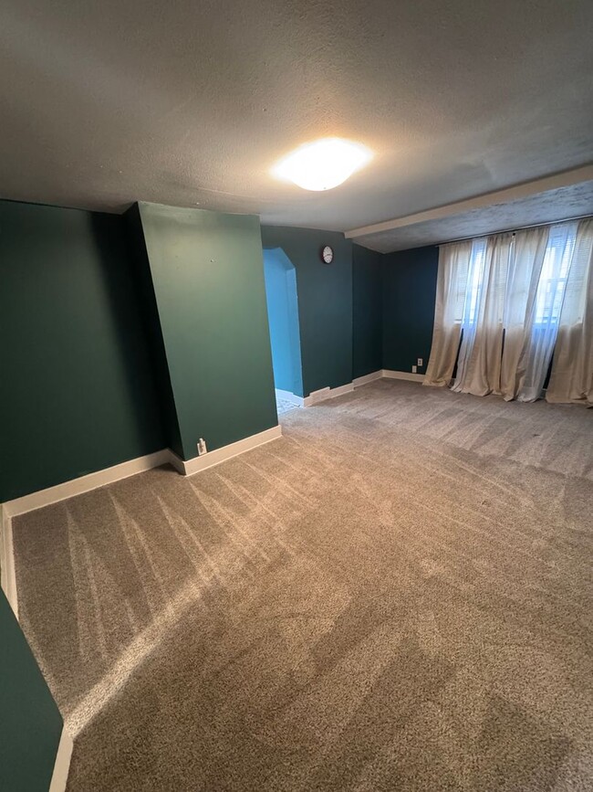 Building Photo - Updated South End 3 Bedroom