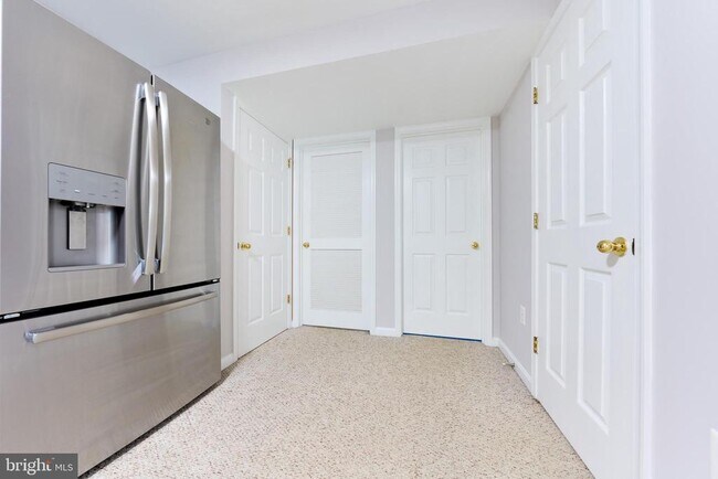 Building Photo - 685 Springhouse Square SE