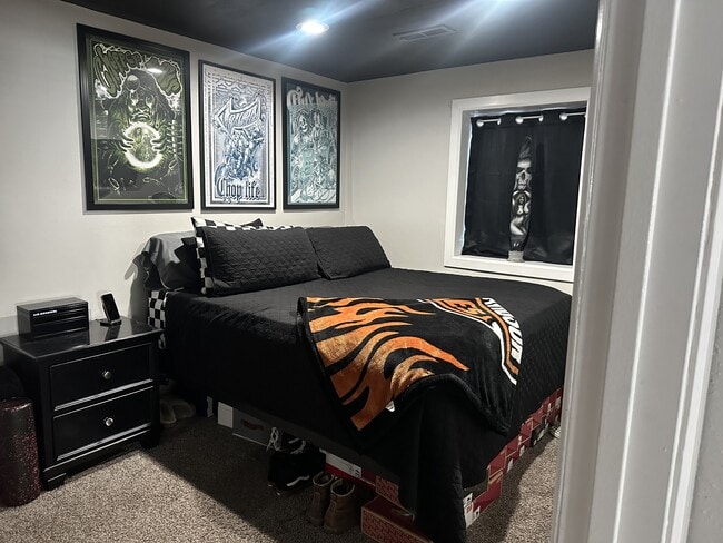 Building Photo - 600a Sara St