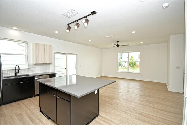 Building Photo - 7601 Cooper Ln