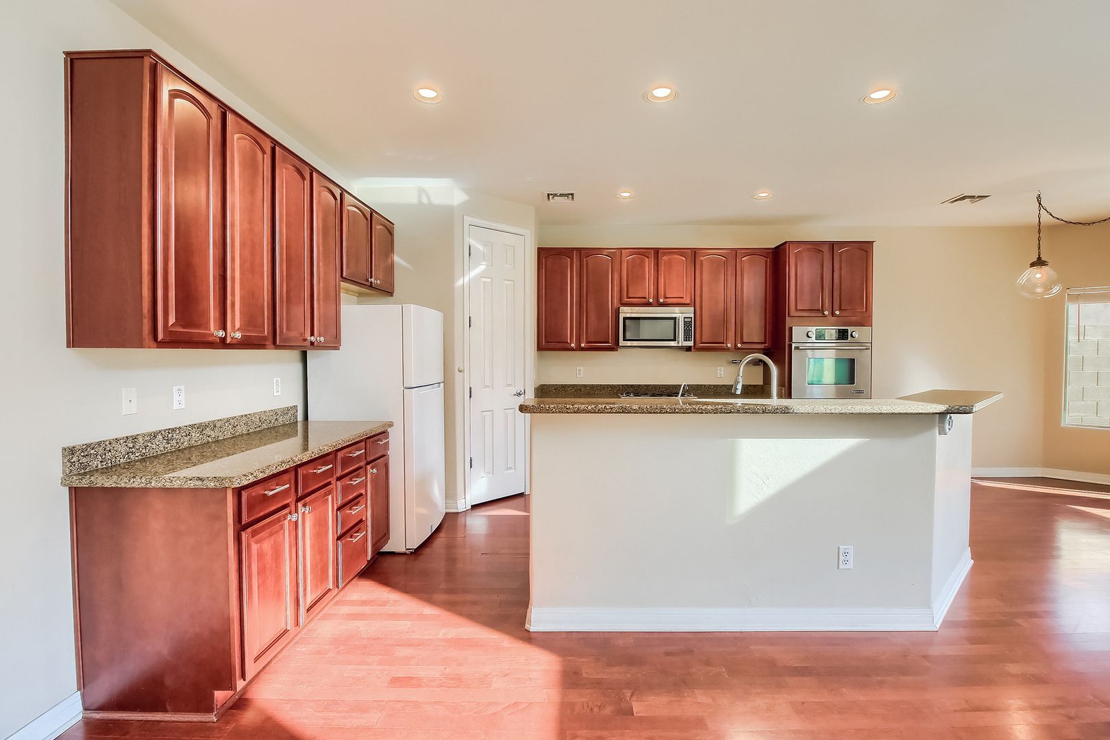 Building Photo - 9007 S 10th Dr