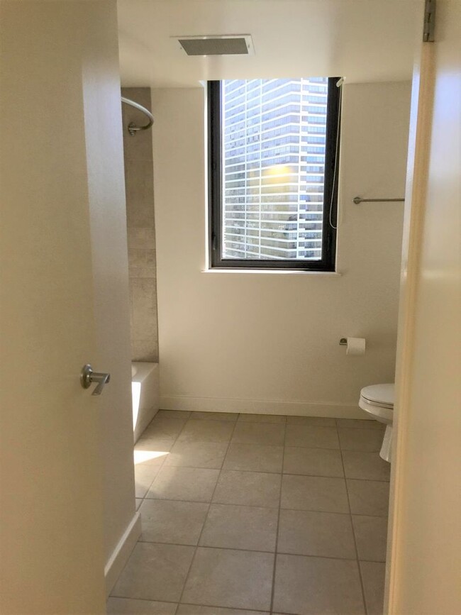 Building Photo - Keola Lai - Spacious two bedroom, two bath...