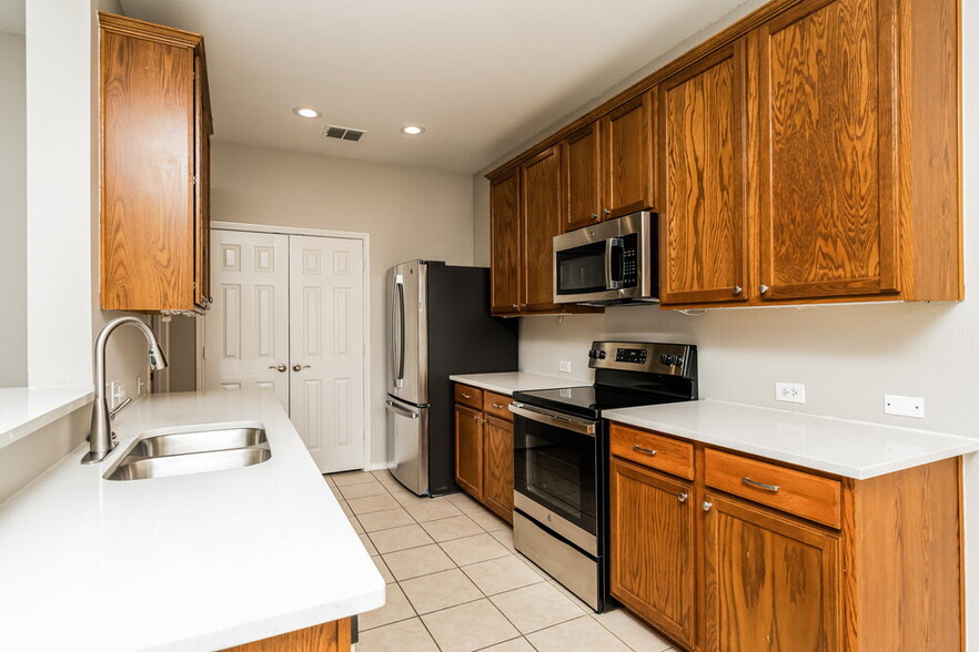 Building Photo - 415 Fisherman Trail