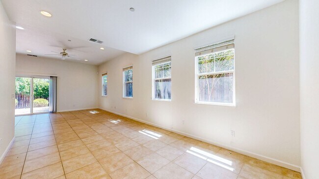 Building Photo - Rincon Valley FIVE Bedroom Three Bathroom Single Family Home!
