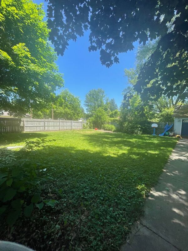 Building Photo - 528 Lindbergh Ave